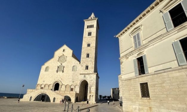 Trani, sospesi tra movida e lentezza a scoprire i segreti della perla di Puglia