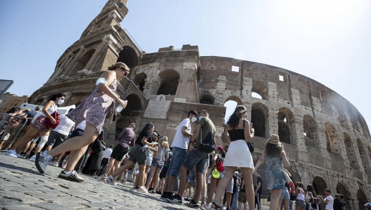 In estate 35 milioni di pernotti da turisti stranieri: meglio che nel 2020, ma il 2019 è lontanissimo