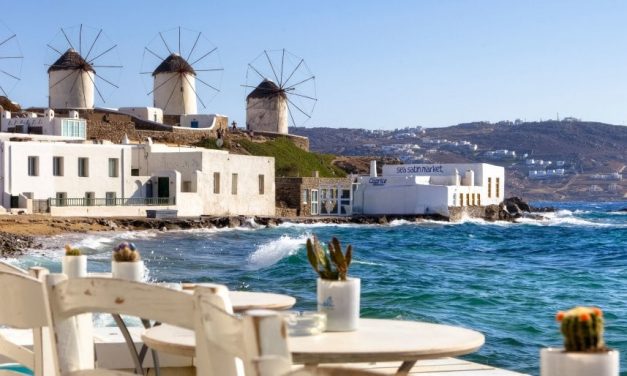 Vacanze, con variante Delta crollo prenotazioni e boom disdette. Mai così pochi italiani all’estero. E la Grecia si blinda: coprifuoco a Mykonos