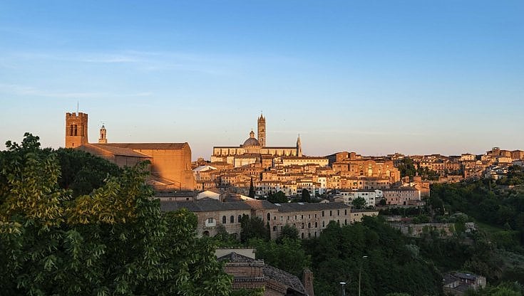 Dalla figlia “segreta” di Manzoni alla porta del cielo. Storie da scoprire nella Siena che non t’aspetti