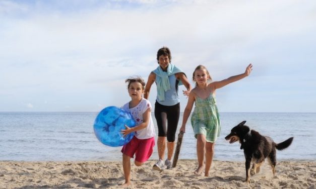 Bandiere verdi: ecco le 143 spiagge italiane a misura di bambino. Sicilia e Calabria prime regioni, ma l’oasi delle famiglie è nell’Adriatico Centrale