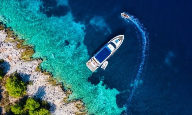 Da Amalfi a Portofino, dalle Eolie alla Sardegna. Com’è bello noleggiare una barca. E usarla come un b&b