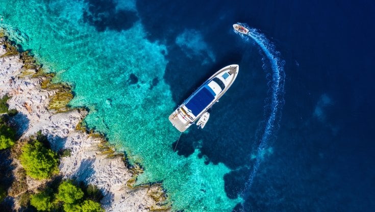 Da Amalfi a Portofino, dalle Eolie alla Sardegna. Com’è bello noleggiare una barca. E usarla come un b&b