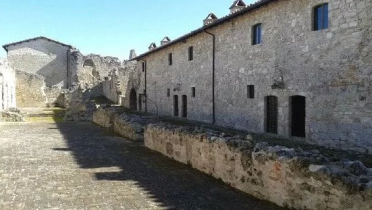 Fortezze, borghi medievali, montagne e Adriatico. Tra Abruzzo, Umbria e Marche, un’Italia che sorprende