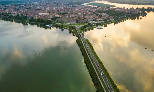 In città ma non solo per quattro passi. Da Torino a Mantova, fino ai piedi dell’Etna, torna il trekking urbano