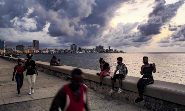 Cuba: le spiagge riaprono dopo 9 mesi, ma con obbligo di mascherina