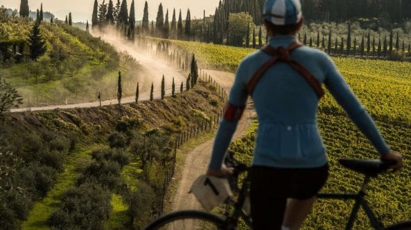 Adotta un km di “strade bianche” dell’Eroica, le più belle del mondo