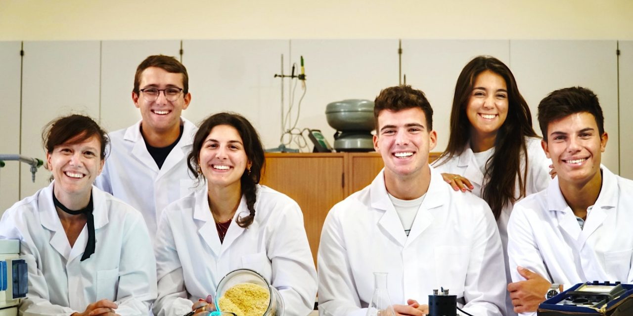 Mad for Science: il tessuto con gli scarti della mensa, premiati gli studenti del riciclo