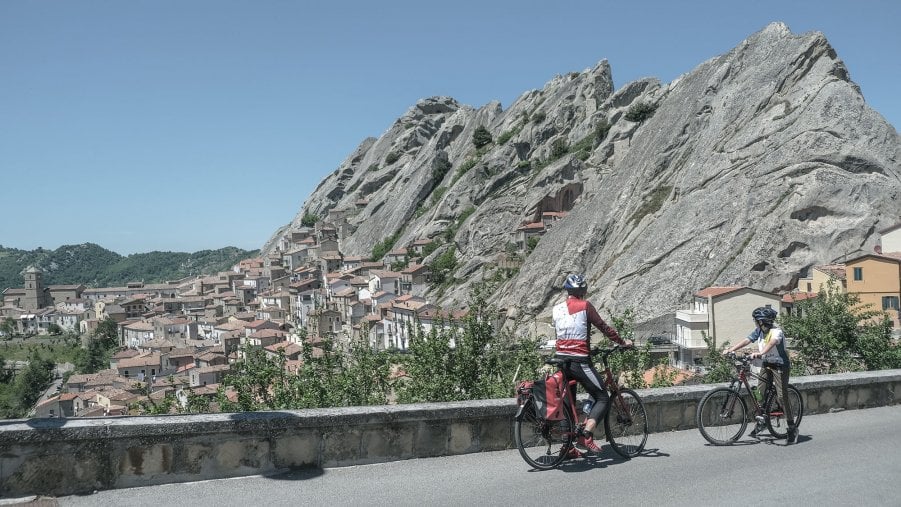 Ciclovia delle Dolomiti Lucane: ‘into the wild’ tra calanchi e borghi nascosti