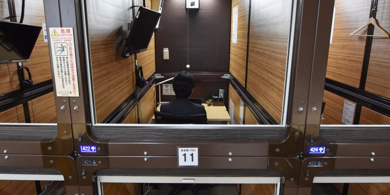 Tokyo, da microalbergo a centrale di coworking: la metamorfosi del capsule hotel