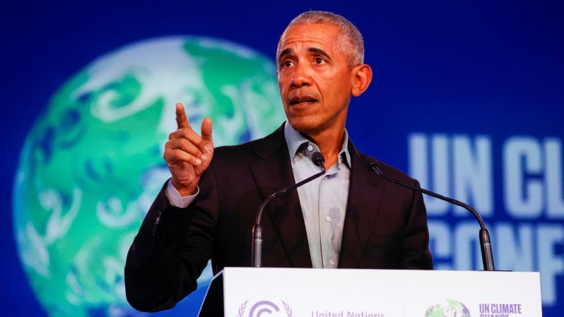 Cop26, Obama in campo contro il cambiamento climatico. Ma gli attivisti lo attaccano: “Hai tradito le promesse”