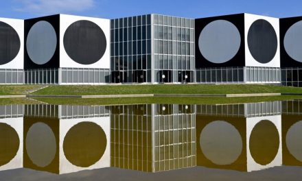 I 50 anni dell’utopia dell’arte per tutti. Il museo degli esagoni a colori di Vasarely si celebra ad Aix-en-Provence