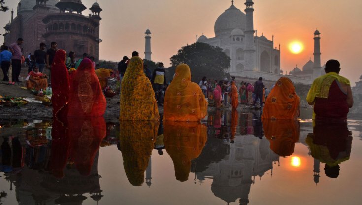 India. Via libera definitivo ai turisti internazionali vaccinati: da oggi entrano anche i voli di linea