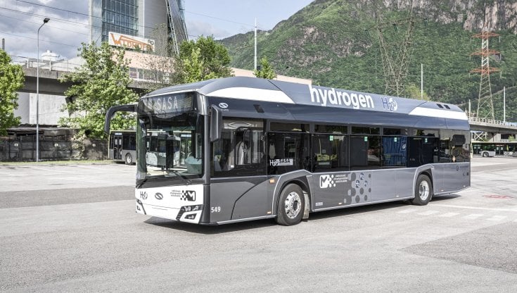 Bus a idrogeno verde e una nuova stazione di rifornimento: Bolzano accelera sulla mobilità sostenibile