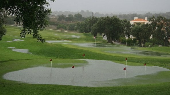 Il ‘green’ che inquina. La crisi climatica minaccia l’insostenibile golf