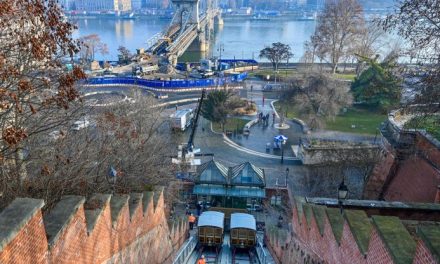 Il restauro della funicolare di Budapest. Il “trenino” panoramico degli imperatori riaprirà a gennaio
