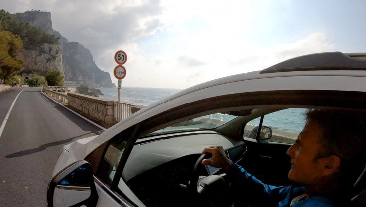 Italiani sempre più smart e tecnologici al volante