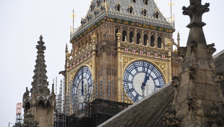 Londra, giù i veli dal Big Ben. La torre dell’orologio più famosa torna a farsi vedere e sentire dopo 5 anni