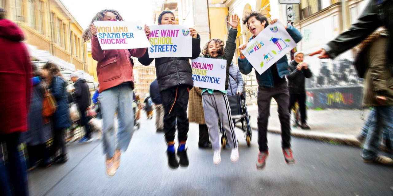 Perché chiudere le strade intorno alle scuole serve a ridurre l’inquinamento in città