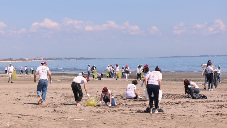 Emergenza microplastiche: un mare da salvare