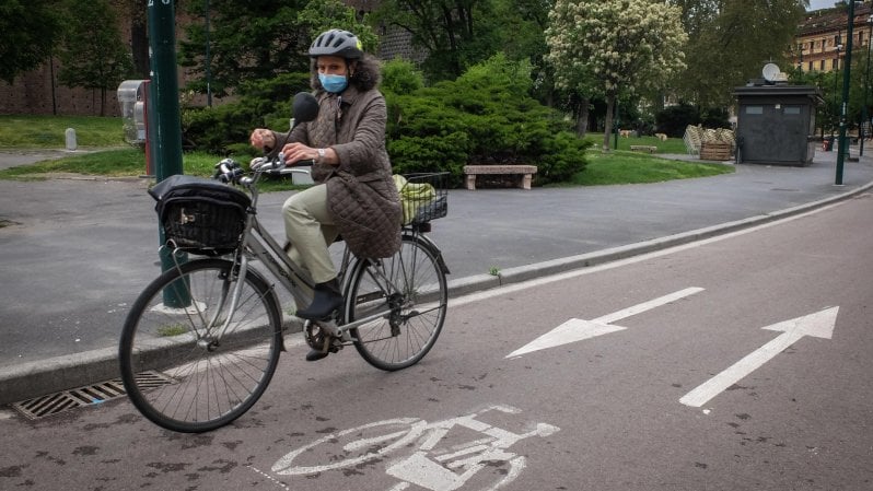 Tutti in bici: cosa manca all’Italia per pedalare bene