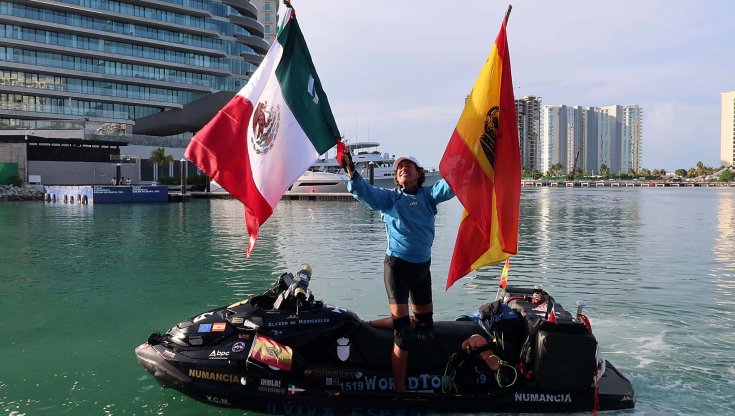 Sulle orme di Magellano in jet-ski. Il giro del mondo estremo contro plastiche e overfishing