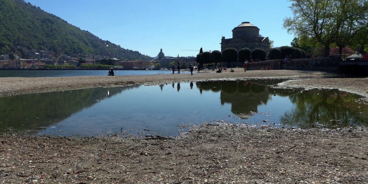 I laghi lombardi dimezzati, solo il Garda resiste: la situazione