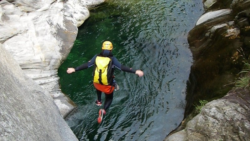 Giù per i torrenti in mezzo alla natura, ecco dove fare “canyoning”