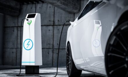 E-car: il caro-energia pesa, ma le prospettive restano rosee