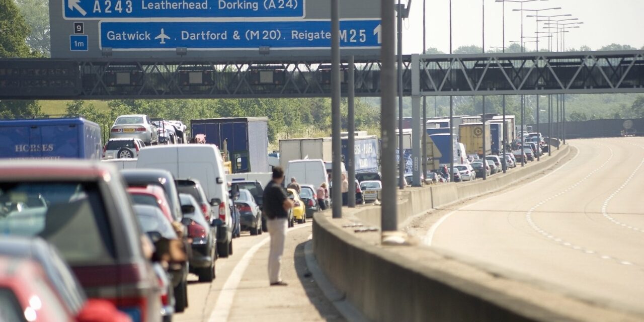 L’ultimo delirio dei negazionisti climatici: le città da 15 minuti solo per segregare le masse