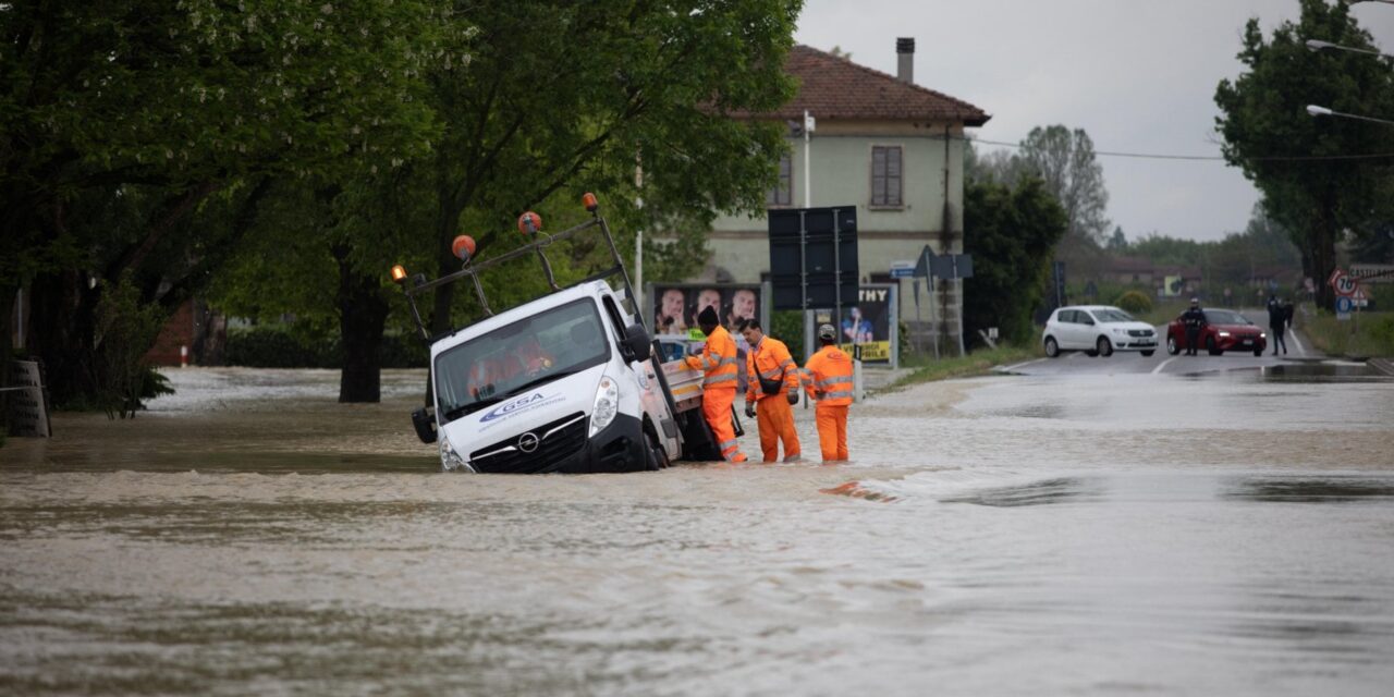 Alluvione in Emilia Romagna, il meteorologo: “Danni dell’acqua aggravati dalla siccità”