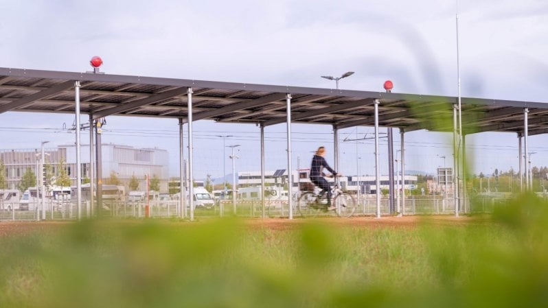 La prima ciclabile coperta da pannelli solari in Europa