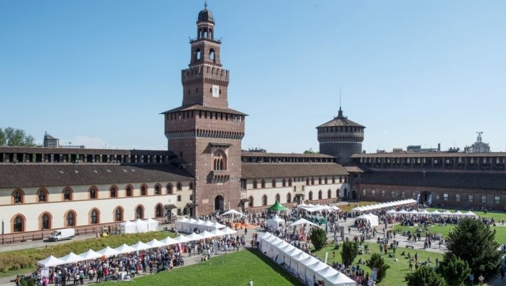 Scoprire le Bandiere Arancioni nel cuore di Milano. L’appuntamento con il Touring Club al Castello Sforzesco