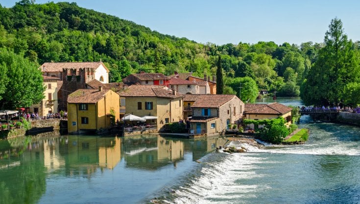 Tra Garda, Veneto e Lombardia. Benvenuti nella valle del Mincio: un tour fra oasi verdi, ciclabili e borghi medioevali