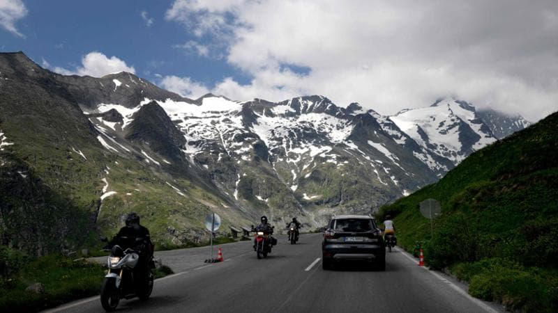 Austria. Grossglockner, limiti più bassi e sconti alle auto elettriche sulla strada panoramica del ghiacciaio che muore