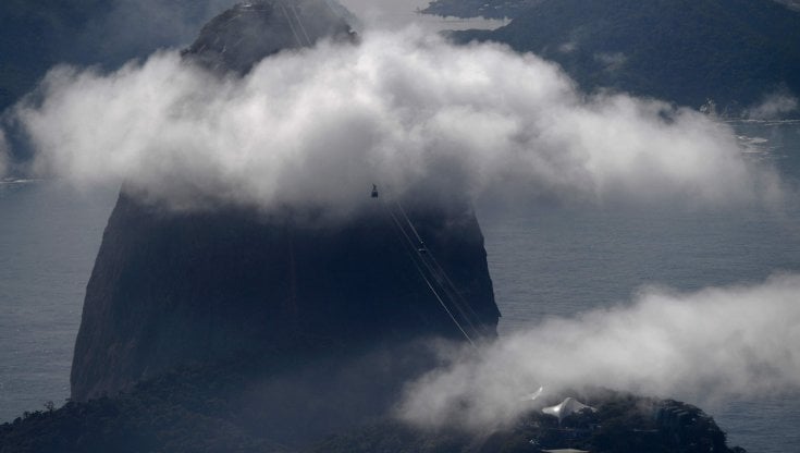 Rio de Janeiro, giudici bloccano nuova funivia Pan di Zucchero. Ecosistema a rischio: “Smantellare tutto”