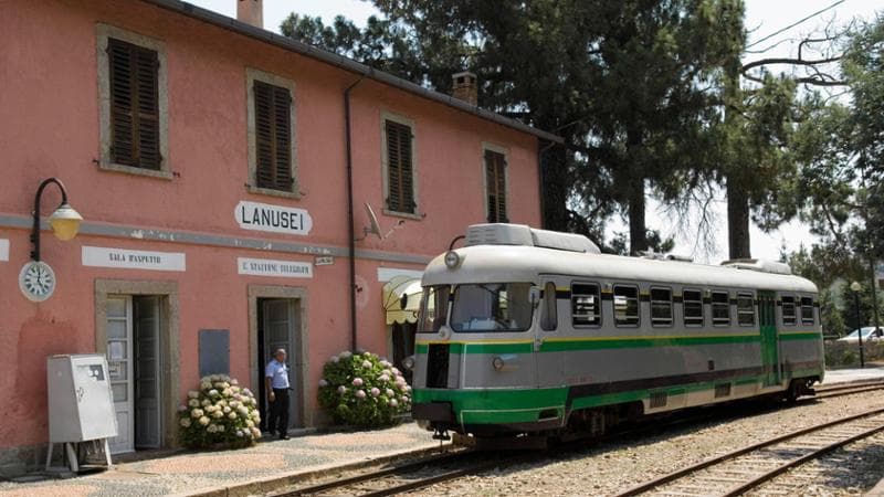 Sardegna, rinasce il Trenino Verde: la linea storica più lunga d’Europa sarà il fulcro del turismo slow