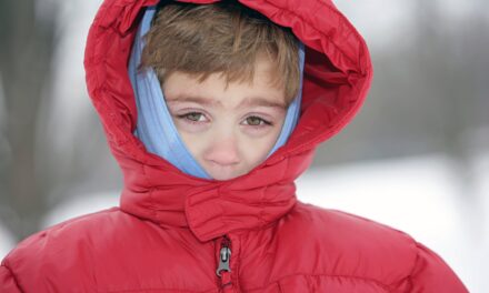 Pfas nelle giacche a vento per bambini: rintracciate le sostanze chimiche nocive nel 63% dei test