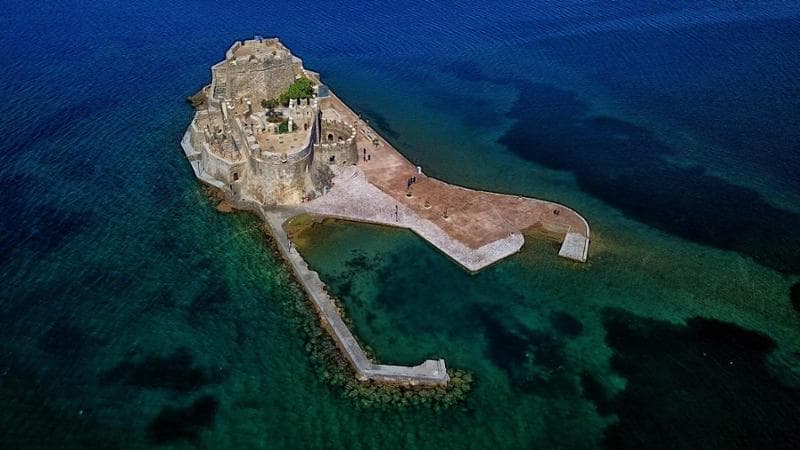 Grecia, rinasce l’isola-fortezza di Bourtzi, sentinella di Venezia sul Peloponneso. Era in rovina da 25 anni