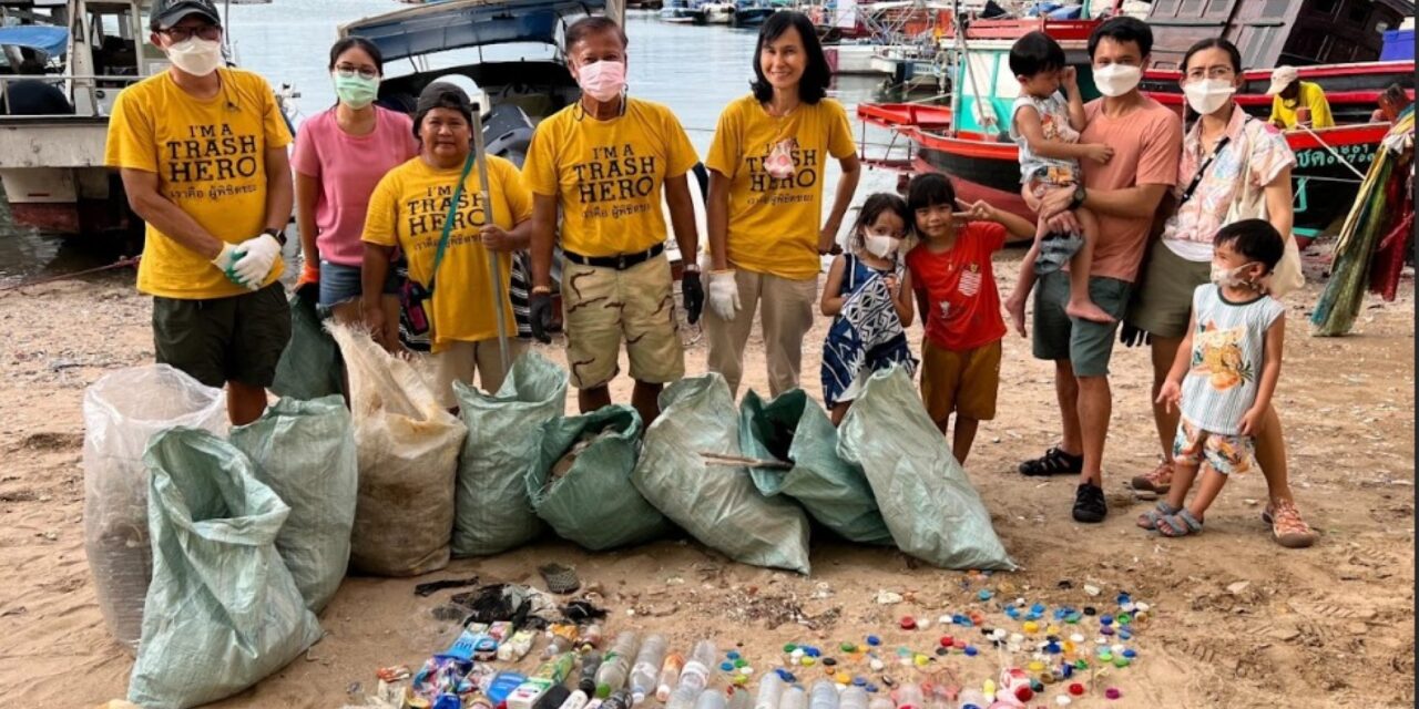 Nel mondo soffocato dalla plastica sono 54 le aziende che producono la metà dei rifiuti