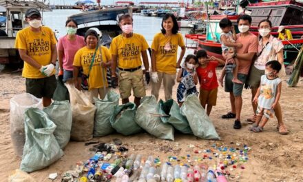 Nel mondo soffocato dalla plastica sono 54 le aziende che producono la metà dei rifiuti