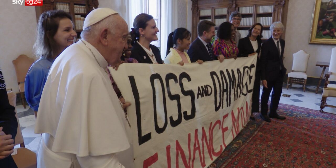 Il Papa e le attiviste dell’ambiente, il documentario di Gedi e Sky