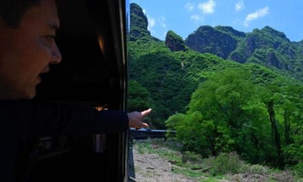 Messico, il viaggio in treno nel Copper Canyon è il più bello del mondo. Ma il narcotraffico lo ha reso impresa temeraria