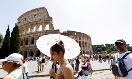 Il clima estremo sposterà l’asse delle vacanze estive verso Nord. Stranieri a Roma: “Mai più in Italia a luglio e agosto”