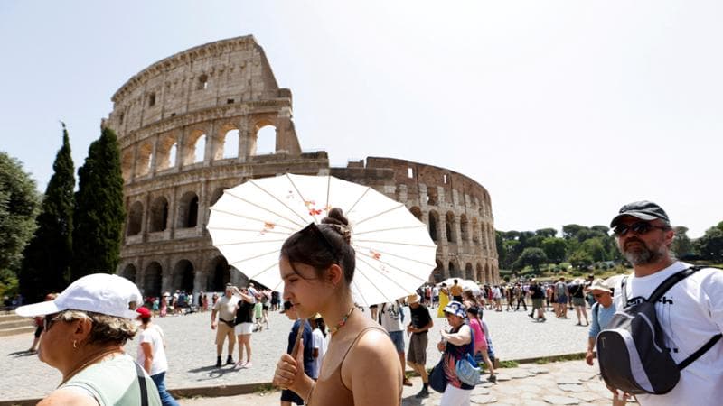 Il clima estremo sposterà l’asse delle vacanze estive verso Nord. Stranieri a Roma: “Mai più in Italia a luglio e agosto”