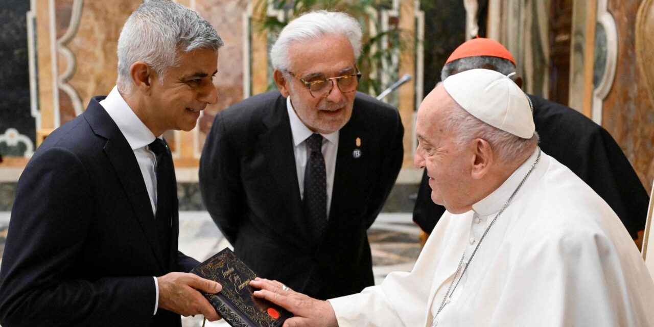 Intervista al sindaco di Londra Sadiq Khan: “Ho rivinto le elezioni con le politiche green, la mia città è un modello”