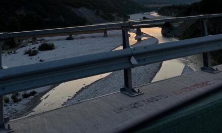 “Ci rubano l’acqua per il turismo di massa”. A rischio uno degli ultimi fiumi selvaggi d’Europa