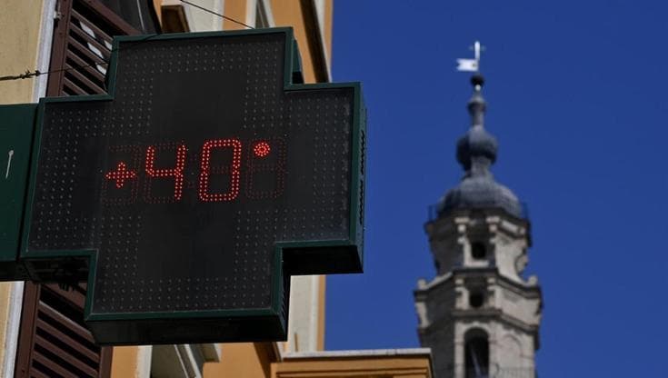 Nelle città bollenti 8,3 milioni di italiani vivono a 40 gradi: “Raddoppiati in 4 anni”