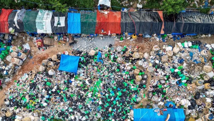 Ogni anno bruciamo 30 milioni di tonnellate di plastica