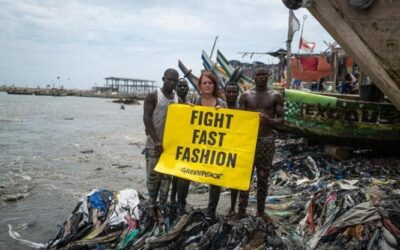 Fast fashion dei veleni, Greenpeace: “Il Ghana inquinato dagli abiti usati che arrivano dall’Europa”